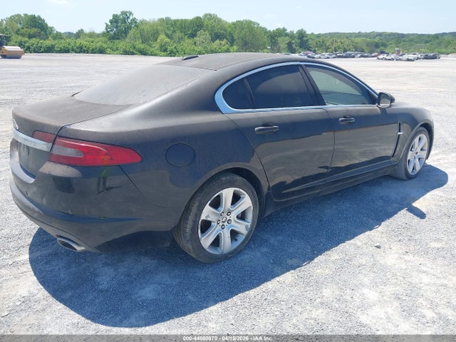 2011 JAGUAR XF SAJWA0FBXBLS13864 Photo 3