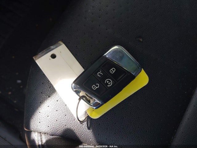 44880950 :رقم المزاد ، 1V2RE2CA7LC214056 vin ، 2020 Volkswagen Atlas Cross Sport 3.6l V6 Sel R-line مزاد بيع