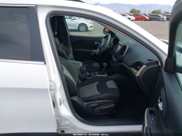 1C4PJLCB3JD615324 Jeep Cherokee Latitude Fwd