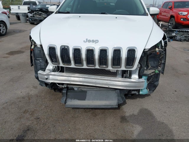 1C4PJLCB3JD615324 Jeep Cherokee Latitude Fwd