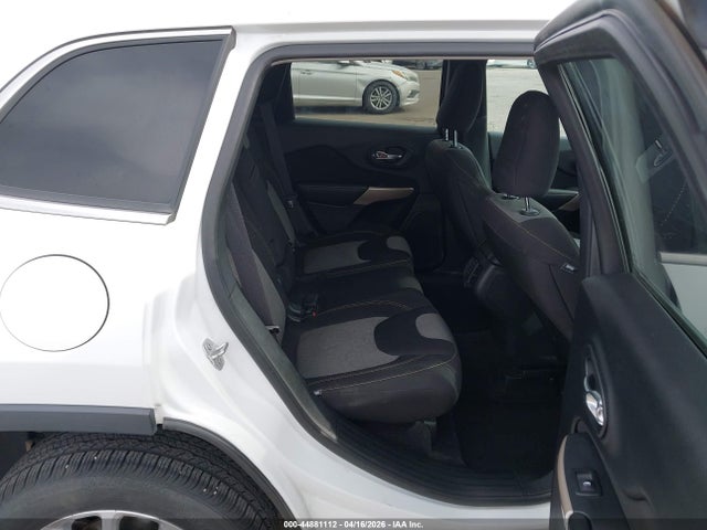 1C4PJLCB3JD615324 Jeep Cherokee Latitude Fwd