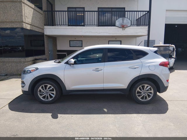 KM8J23A40JU701693 Hyundai TUCSON SE