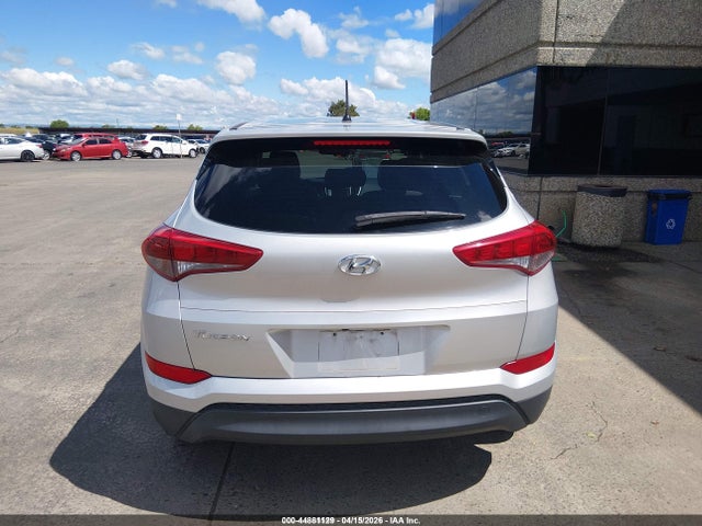 KM8J23A40JU701693 Hyundai TUCSON SE