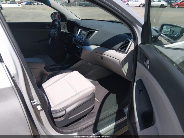 2018 HYUNDAI TUCSON KM8J23A40JU701693 Photo 4