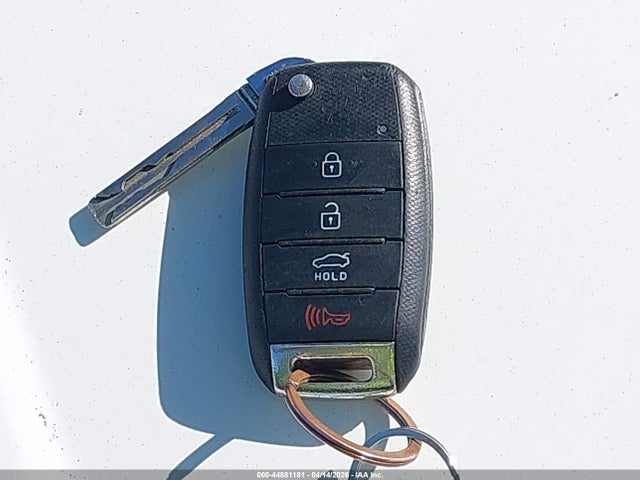 KNAGM4A79F5536332 KIA Optima Lx