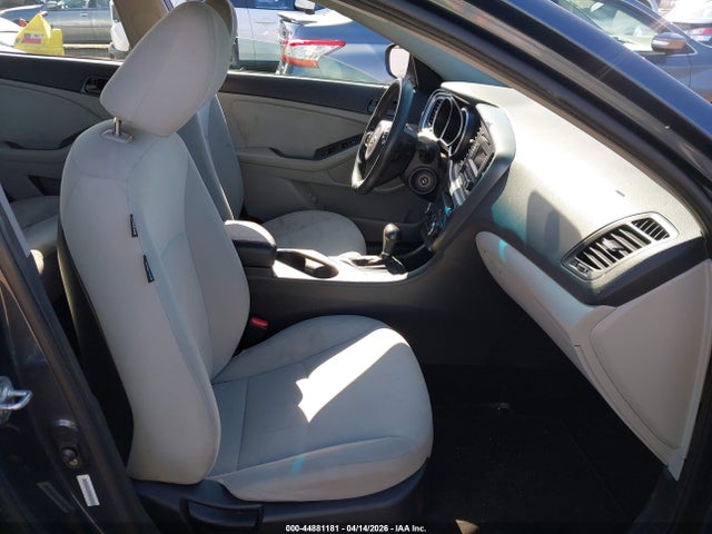 KNAGM4A79F5536332 KIA Optima Lx