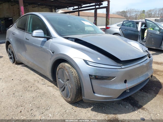 Tesla Model Y All-wheel Drive/long Range Launch Series/premium All-wheel Drive 2026 7SAYGDEE6TF552721 main image