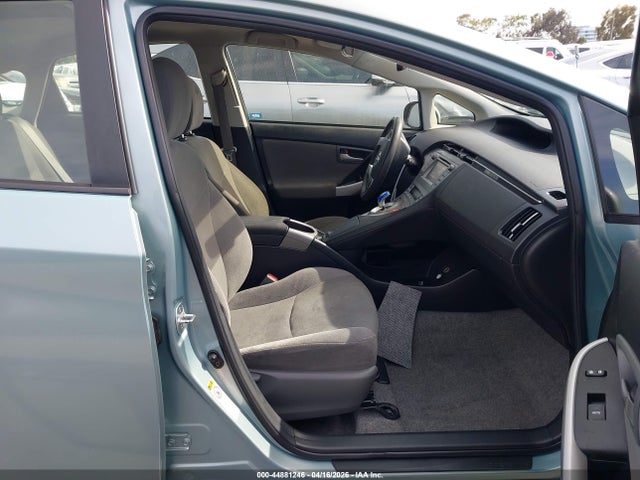 Toyota Prius Two 2014 JTDKN3DU5E1759415 Image 5