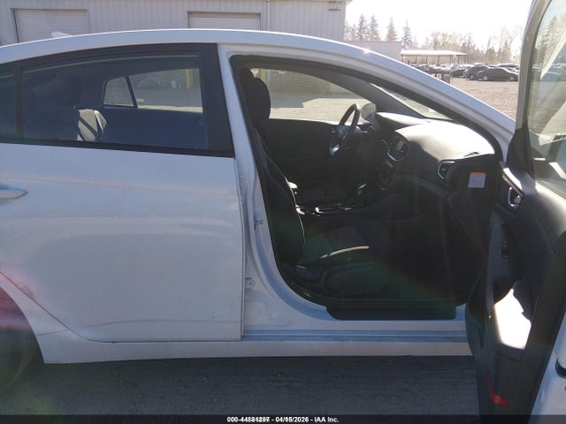 2019 HYUNDAI IONIQ HYBRID KMHC65LC9KU162599 Photo 4