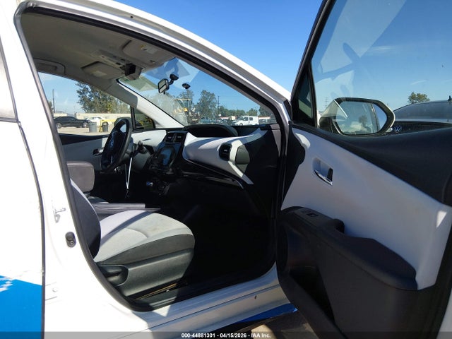JTDKBRFUXG3022582 Toyota Prius Two