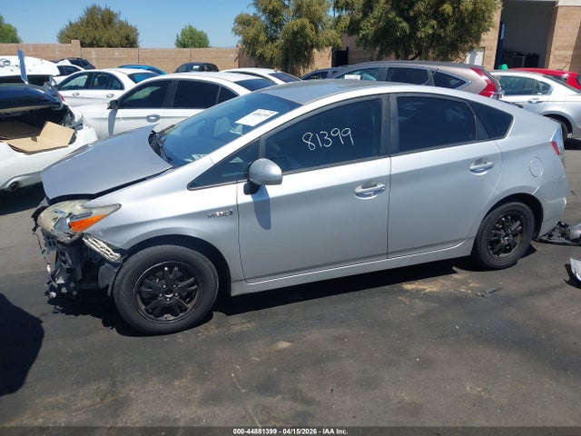 JTDKN3DU8F1949386 Toyota Prius Two