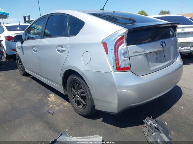 JTDKN3DU8F1949386 Toyota Prius Two