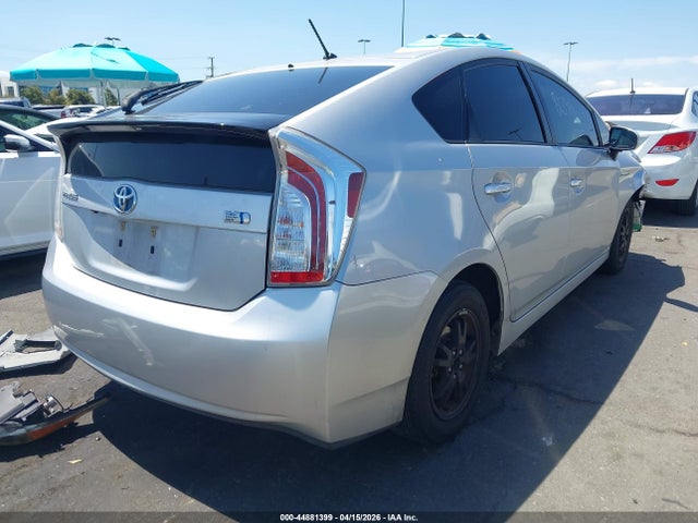 JTDKN3DU8F1949386 Toyota Prius Two