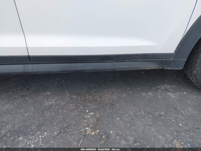 KM8J23A48JU712506 Hyundai TUCSON SE