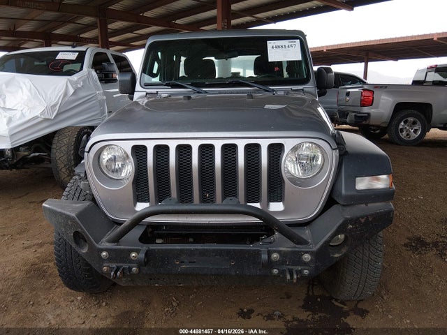 1C4HJXDG9JW163146 Jeep Wrangler Unlimited Sport 4x4