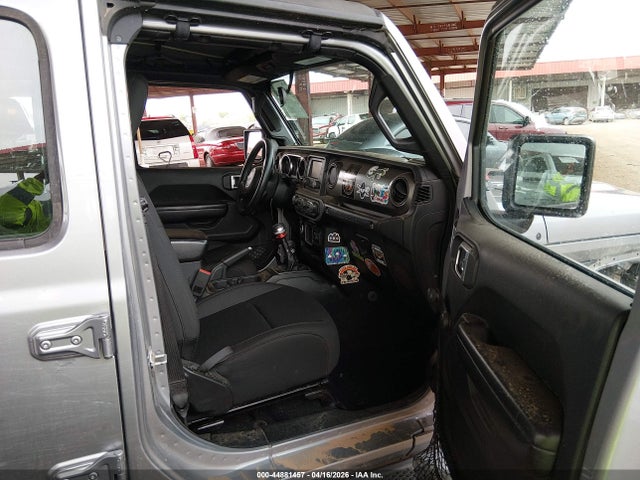 1C4HJXDG9JW163146 Jeep Wrangler Unlimited Sport 4x4