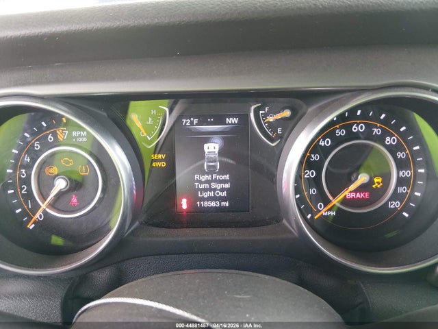 1C4HJXDG9JW163146 Jeep Wrangler Unlimited Sport 4x4