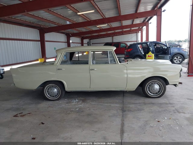 44881575 :رقم المزاد ، 12101816 vin ، 1967 Mercedes-benz 230 مزاد بيع
