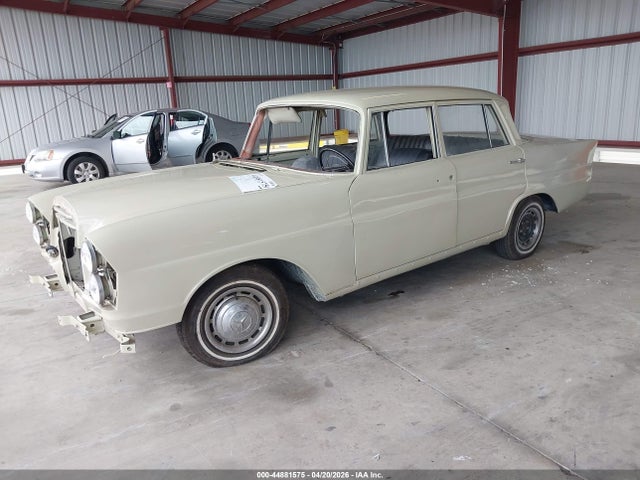 44881575 :رقم المزاد ، 12101816 vin ، 1967 Mercedes-benz 230 مزاد بيع