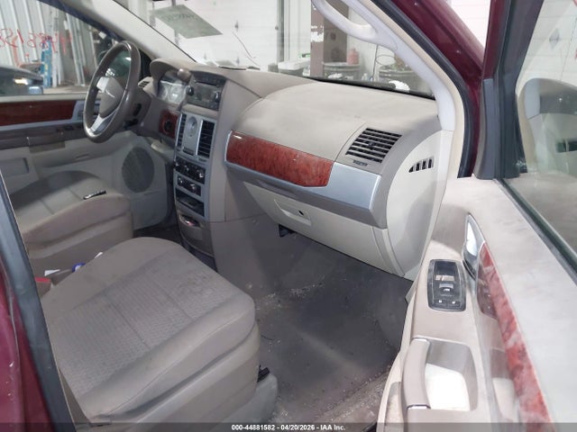 2009 Chrysler Town & Country Touring მანქანა იყიდება აუქციონზე, vin: 2A8HR541X9R592656, აუქციონის ნომერი: 44881582