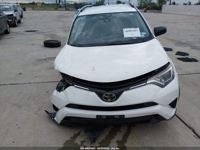 JTMZFREV7HJ137845 Toyota RAV4 LE