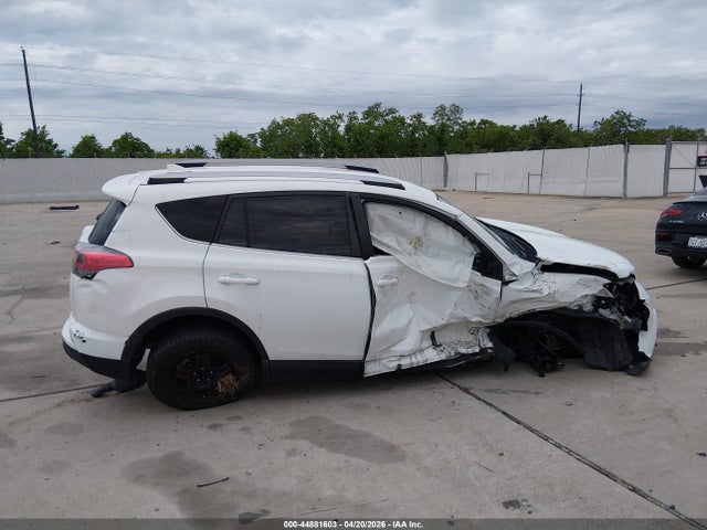 JTMZFREV7HJ137845 Toyota RAV4 LE