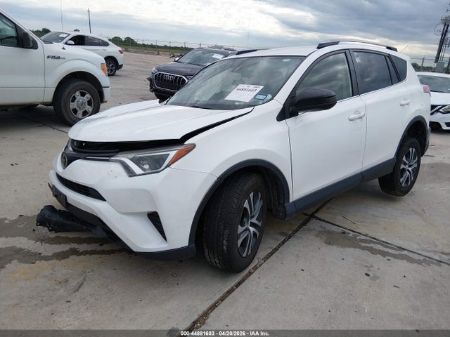 JTMZFREV7HJ137845 Toyota RAV4 LE