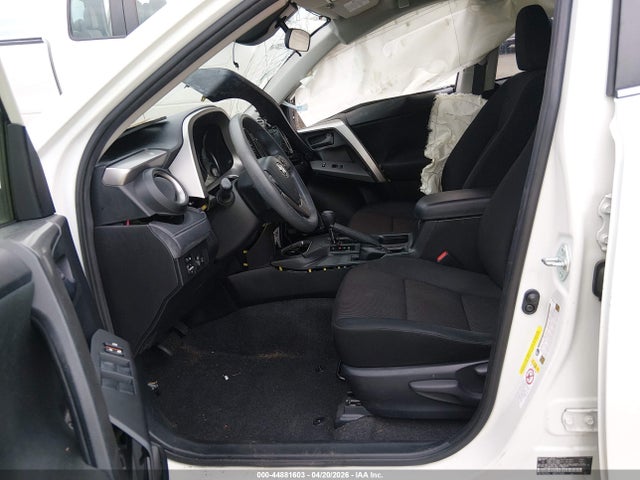 JTMZFREV7HJ137845 Toyota RAV4 LE