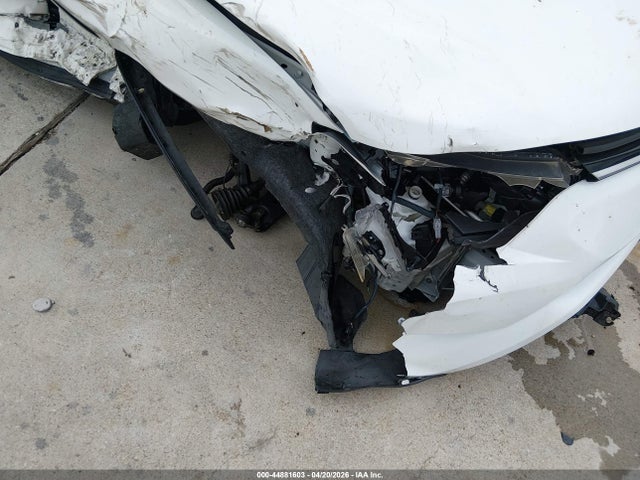 JTMZFREV7HJ137845 Toyota RAV4 LE