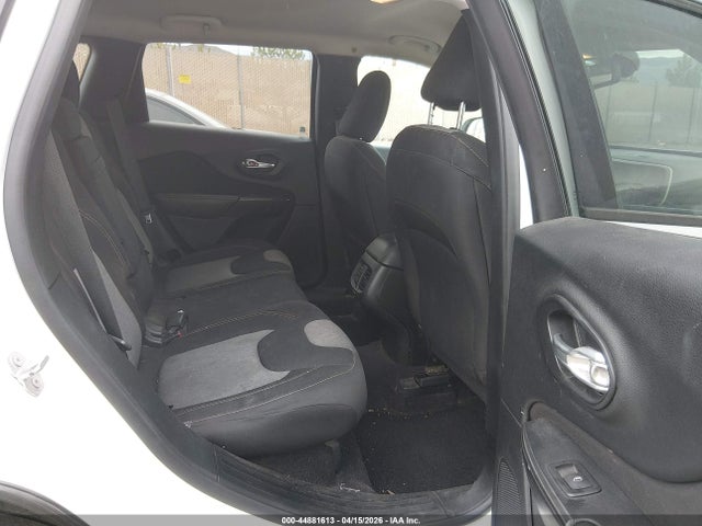 1C4PJLAB5HW535699 Jeep Cherokee Altitude Fwd