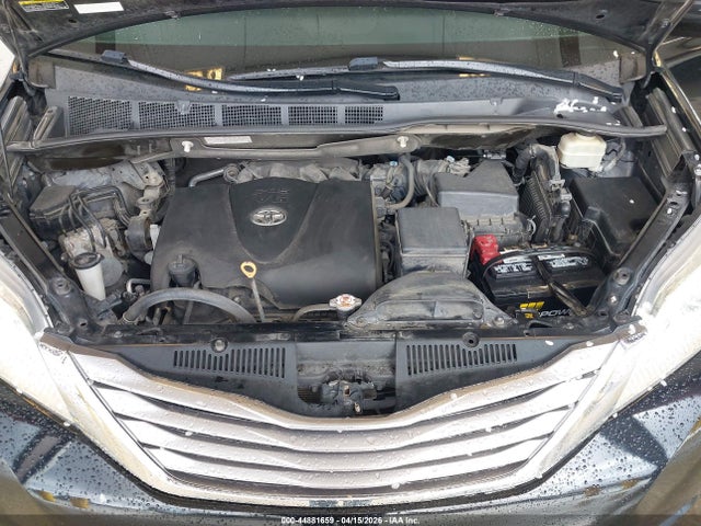 5TDDZ3DC9HS182495 Toyota Sienna Xle 7 Passenger
