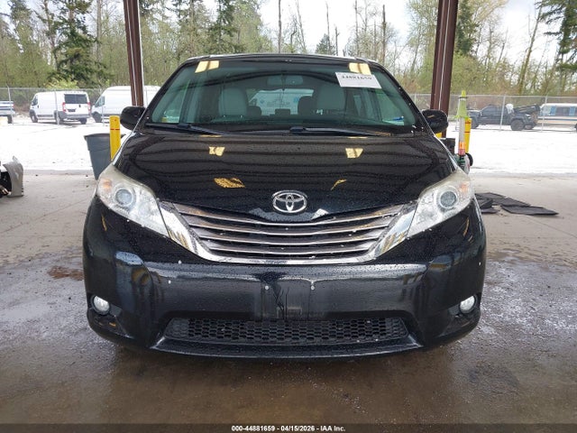 5TDDZ3DC9HS182495 Toyota Sienna Xle 7 Passenger