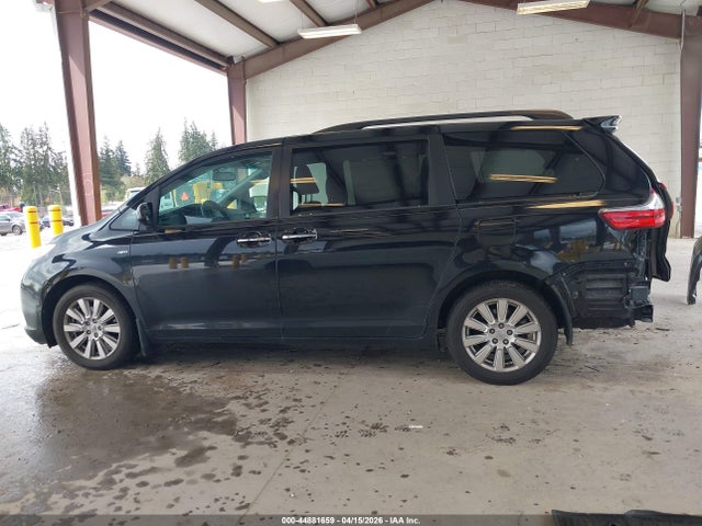 5TDDZ3DC9HS182495 Toyota Sienna Xle 7 Passenger