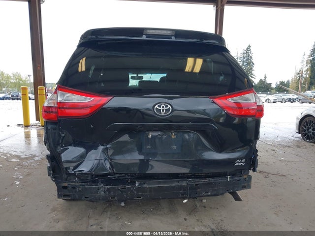 5TDDZ3DC9HS182495 Toyota Sienna Xle 7 Passenger