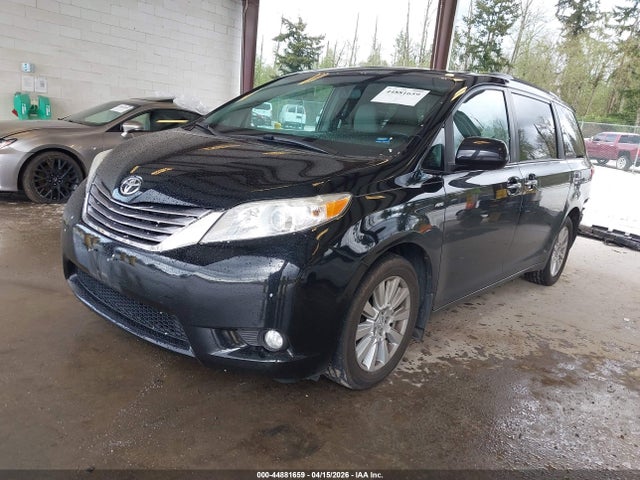 5TDDZ3DC9HS182495 Toyota Sienna Xle 7 Passenger