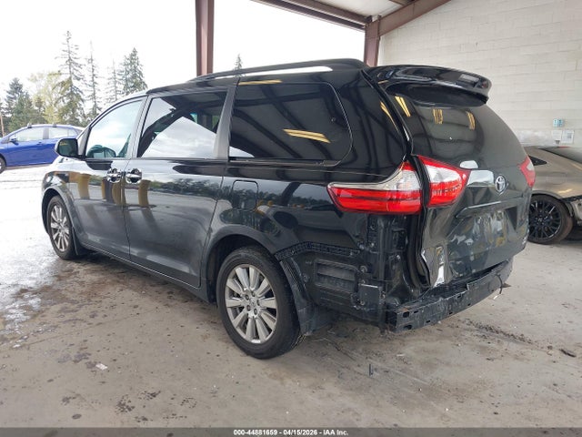5TDDZ3DC9HS182495 Toyota Sienna Xle 7 Passenger