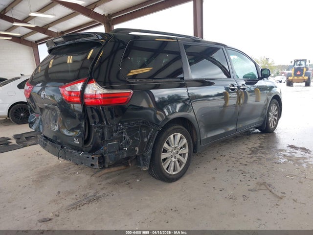 5TDDZ3DC9HS182495 Toyota Sienna Xle 7 Passenger
