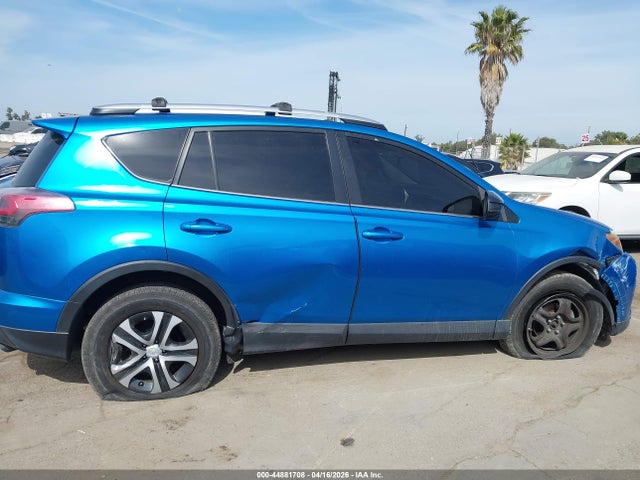 JTMBFREV0GJ060204 Toyota RAV4 LE