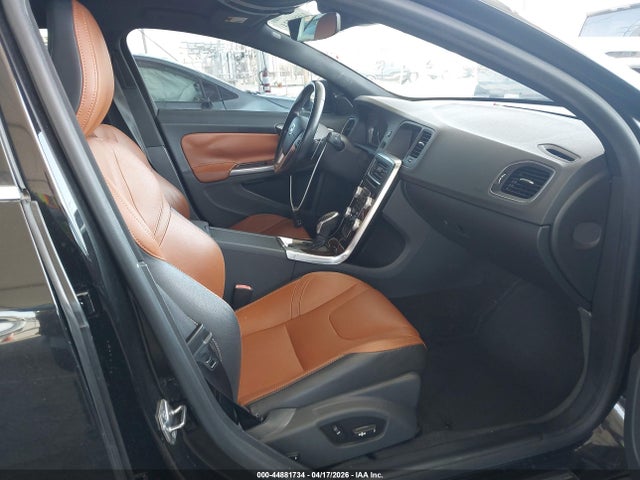 Продажа на аукционе авто 2015 Volvo S60 T6, vin: YV149MFK7F2363166, номер лота: 44881734