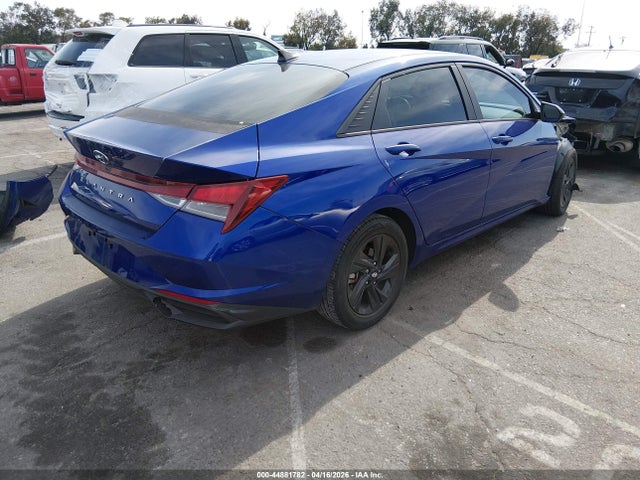 KMHLM4AG8NU313538 Hyundai ELANTRA SEL