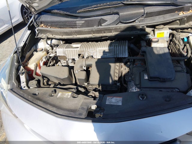 JTDZN3EUXFJ039509 Toyota Prius V Two