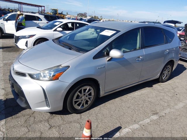 JTDZN3EUXFJ039509 Toyota Prius V Two