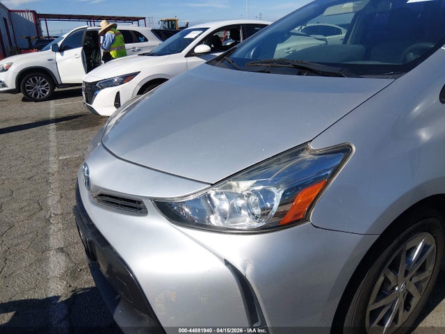 JTDZN3EUXFJ039509 Toyota Prius V Two