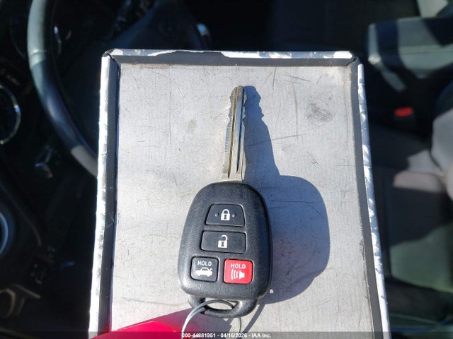 2T1BURHE3JC051162 Toyota COROLLA SE
