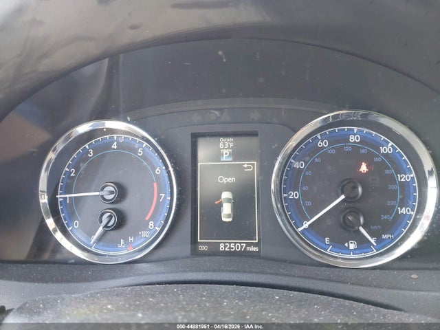 2T1BURHE3JC051162 Toyota COROLLA SE