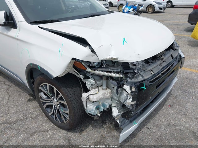 JA4AD3A31JZ039934 Mitsubishi Outlander Se