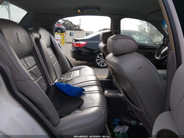 Продаж на аукціоні авто 2000 Lincoln Town Car Signature, vin: 1LNHM82W9YY821162, номер лоту: 44882032