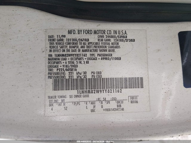 Продаж на аукціоні авто 2000 Lincoln Town Car Signature, vin: 1LNHM82W9YY821162, номер лоту: 44882032