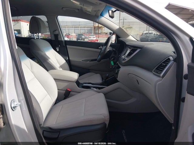 2018 HYUNDAI TUCSON KM8J23A49JU698633 Photo 4