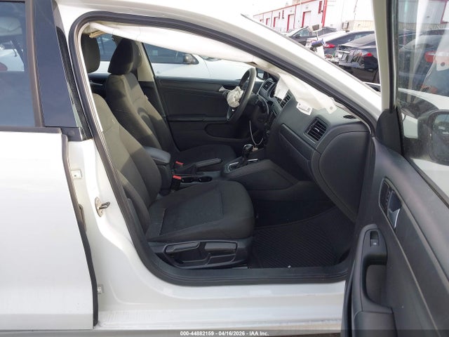 3VW2K7AJ8FM216037 Volkswagen Jetta 2.0l S